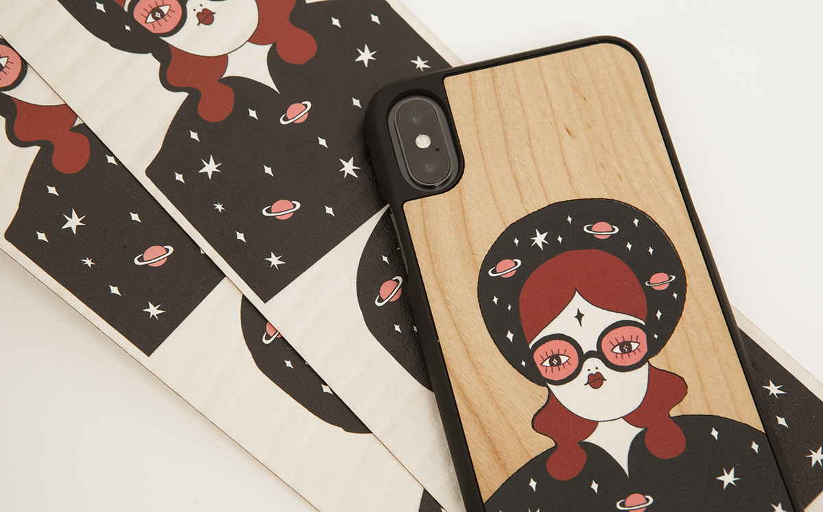 La Fille Bertha x Wood'd iPhone Design "Travelling into space"